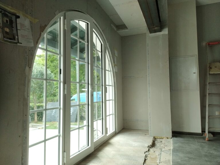 Renovation Arcangues et pose d'un écran pour rétropjecteur